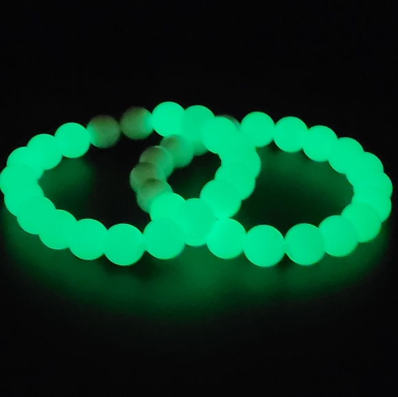 ABCGEMS Glow-in Dark Mexican Olive-Green Aragonite bracelet. - Picture 2 of 3
